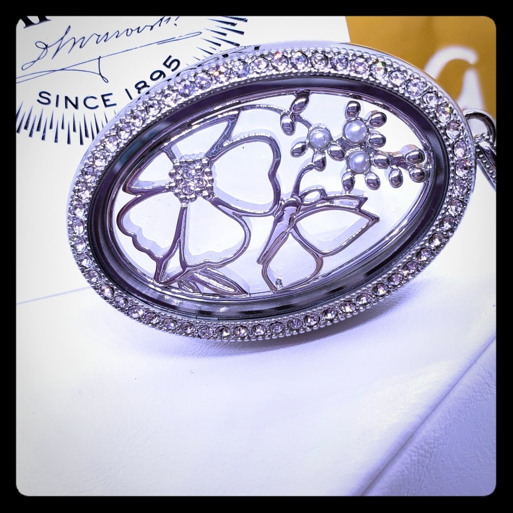 🆕️ Beautiful Oval Locket